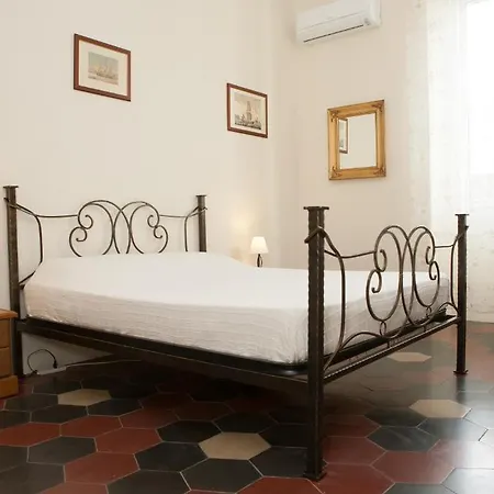 Poseidon לינה וארוחת בוקר 3*